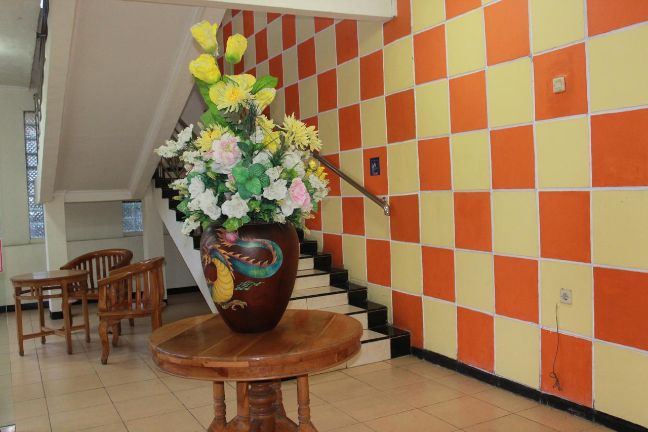 Sinar Bintang Hotel Cepu Exterior foto