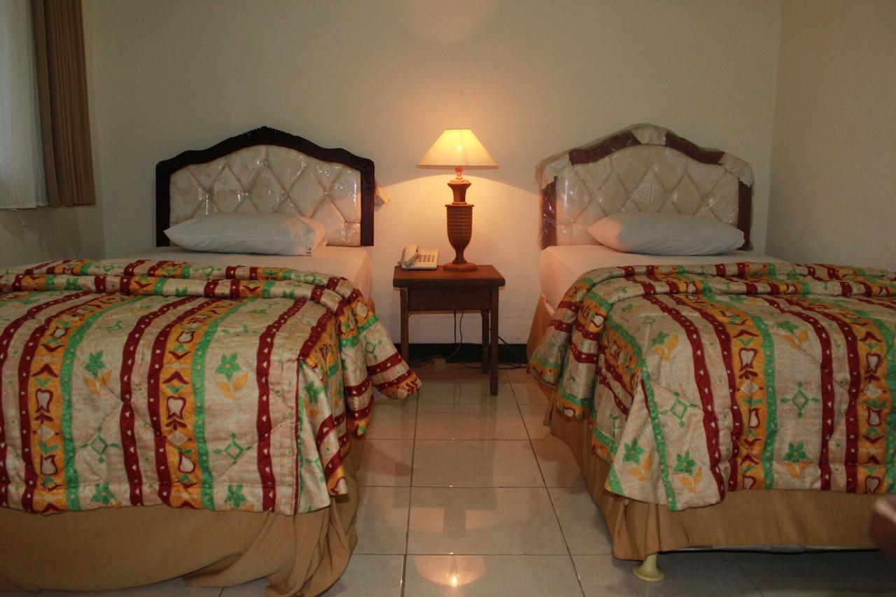 Sinar Bintang Hotel Cepu Exterior foto