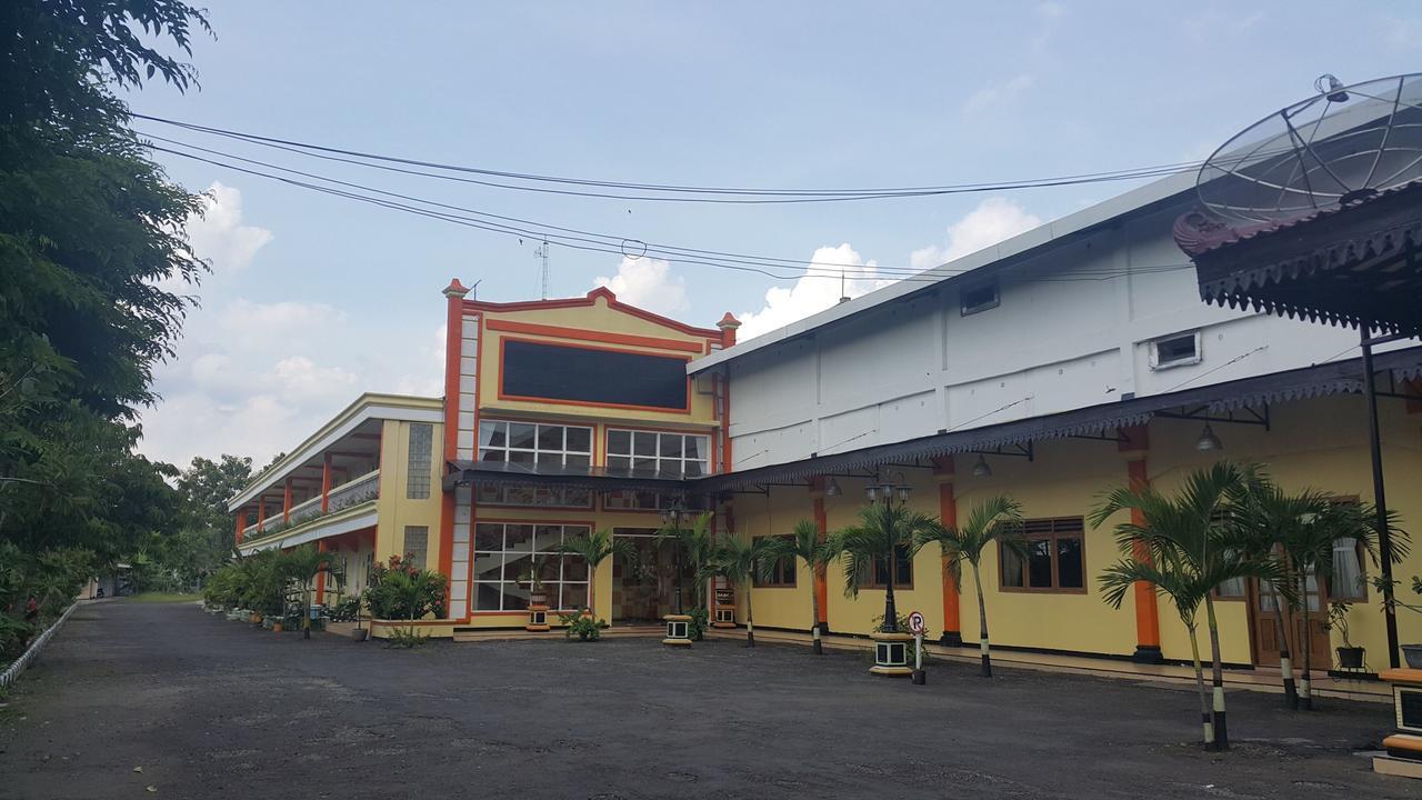 Sinar Bintang Hotel Cepu Exterior foto
